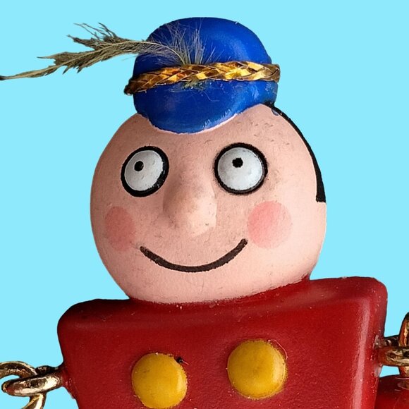 Toy Soldier Pin Brooch Holiday Christmas Dangle Legs Arms Jewelry - Picture 2 of 6